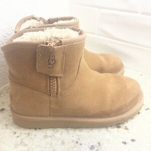 UGG Kids Adri Classic Mini Boot Chestnut Tan Size 4 Soft Comfy Well Made